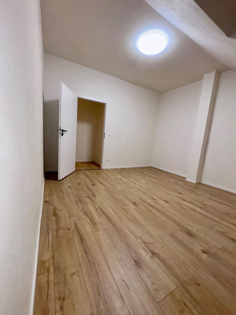 Prenájom bytu 2-izbový 44 m², Jeseniova, Praha, Praha Prenájom bytu 2-izbový 44 m², Jeseniova, Praha, Praha