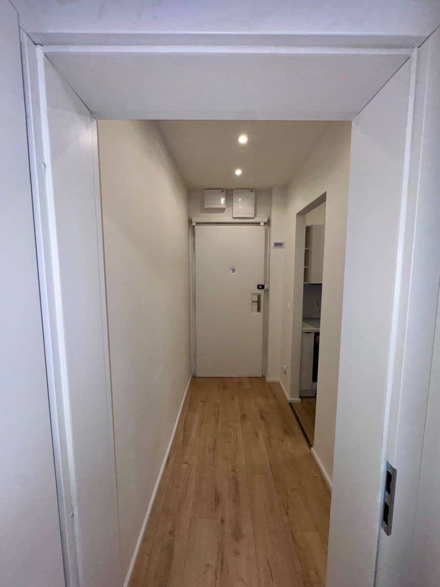 Prenájom bytu 2-izbový 44 m², Jeseniova, Praha, Praha Prenájom bytu 2-izbový 44 m², Jeseniova, Praha, Praha