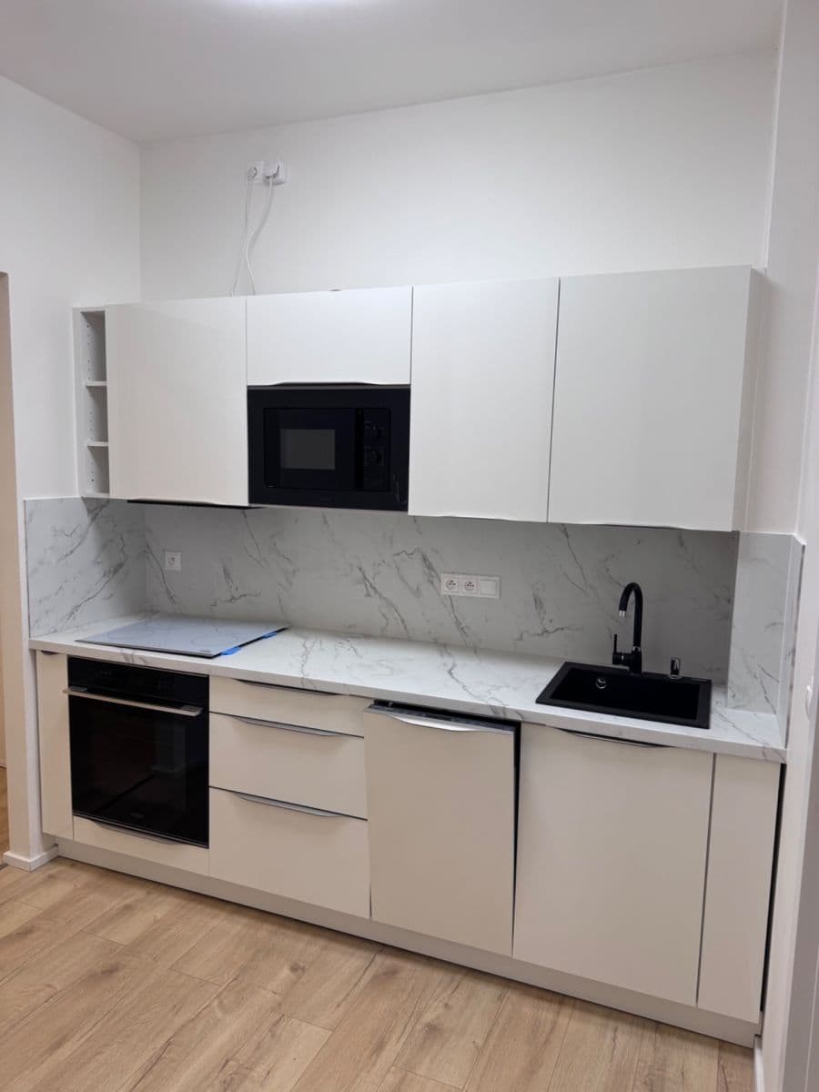 Prenájom bytu 2-izbový 44 m², Jeseniova, Praha, Praha Prenájom bytu 2-izbový 44 m², Jeseniova, Praha, Praha