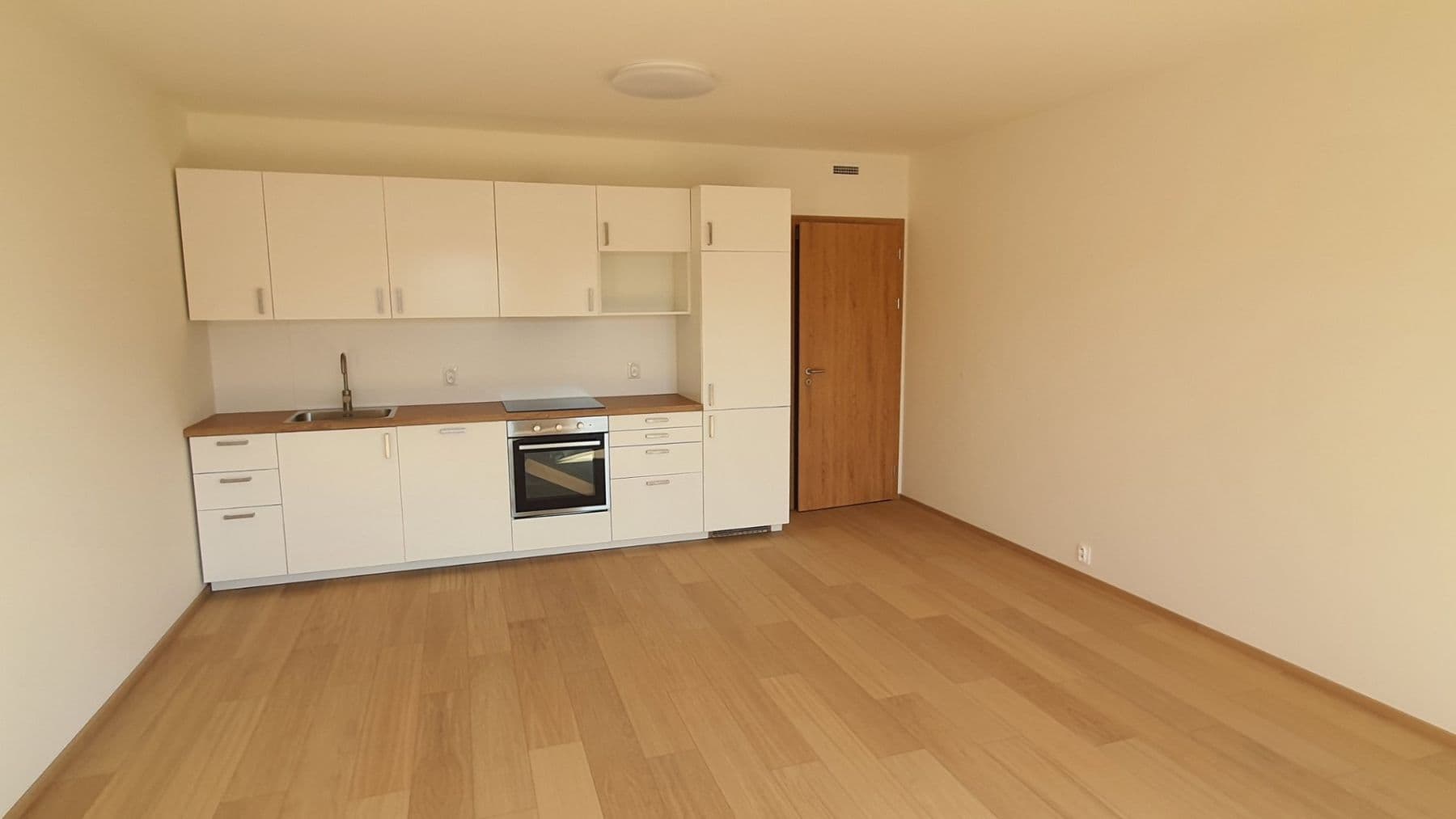 Prenájom bytu 2-izbový 71 m², Vrátnická, Praha, Praha Prenájom bytu 2-izbový 71 m², Vrátnická, Praha, Praha