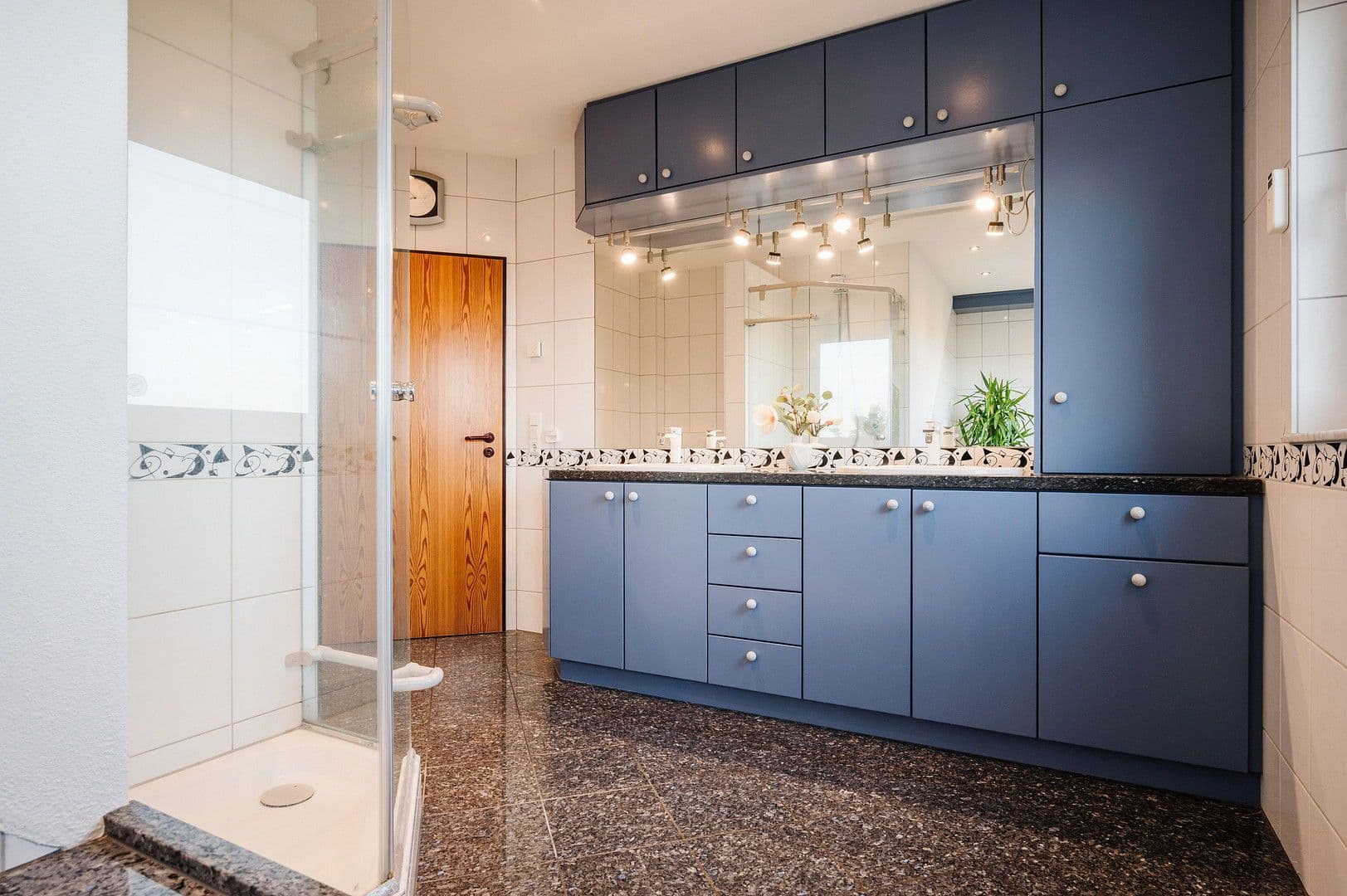 Predaj domu 240 m², pozemek 627 m², Wingertsweg 4, Roßdorf, Hesensko Predaj domu 240 m², pozemek 627 m², Wingertsweg 4, Roßdorf, Hesensko