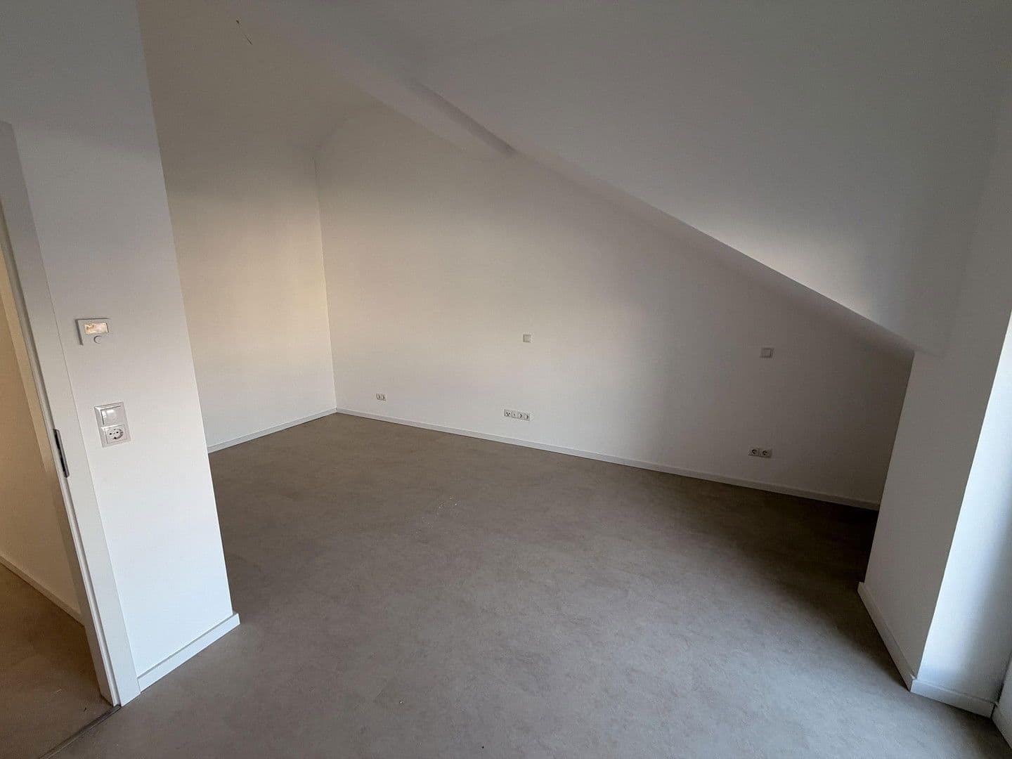 Prenájom bytu 4-izbový 144 m², Neuhofer Straße 45, Mannheim, Bádensko-Wurttembersko Prenájom bytu 4-izbový 144 m², Neuhofer Straße 45, Mannheim, Bádensko-Wurttembersko