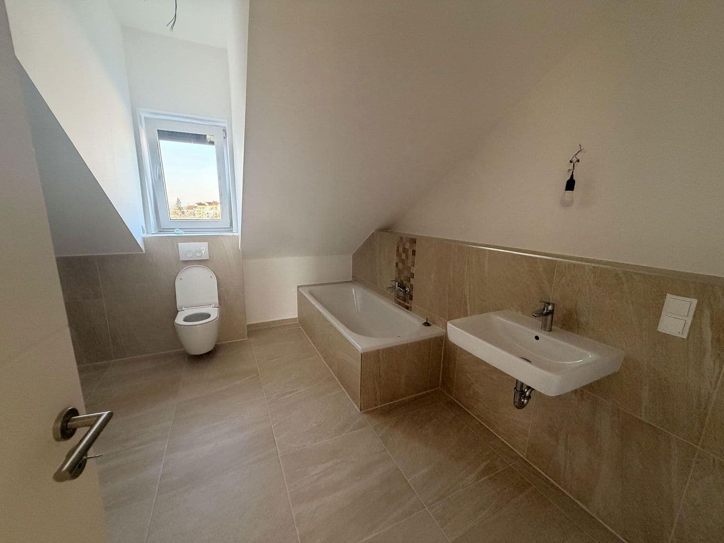 Prenájom bytu 4-izbový 144 m², Neuhofer Straße 45, Mannheim, Bádensko-Wurttembersko Prenájom bytu 4-izbový 144 m², Neuhofer Straße 45, Mannheim, Bádensko-Wurttembersko