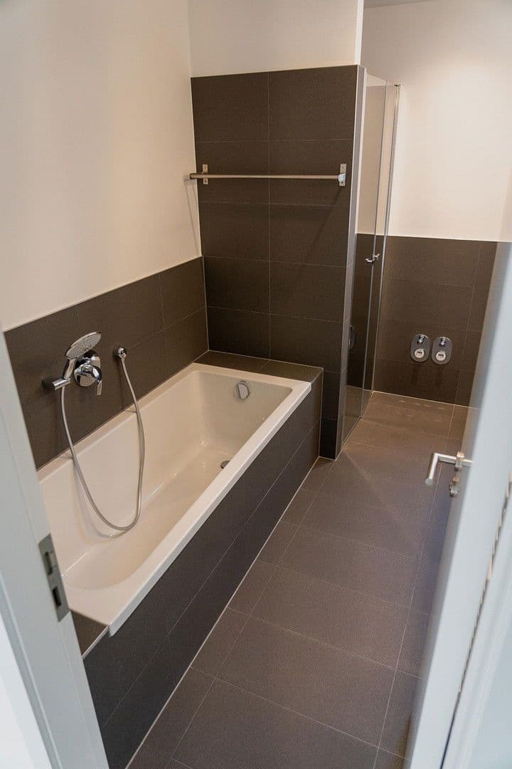 Predaj bytu 2-izbový 81 m², Einbecker Str. 45, Berlin, Berlín Predaj bytu 2-izbový 81 m², Einbecker Str. 45, Berlin, Berlín