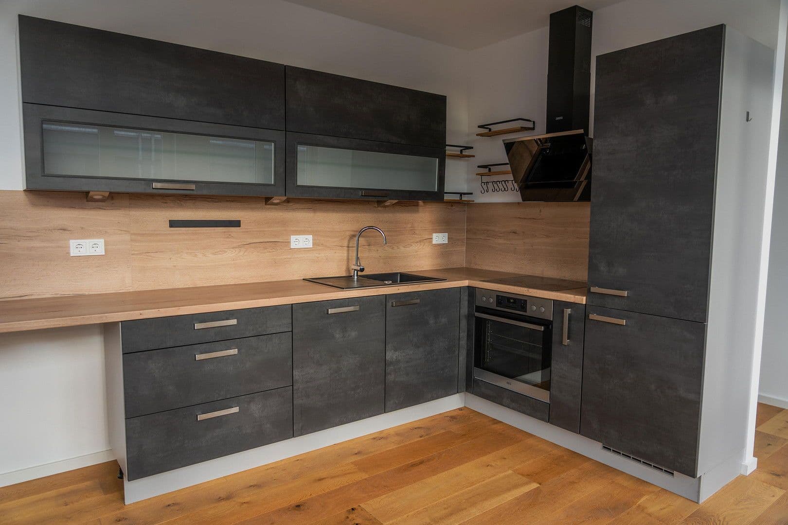 Predaj bytu 2-izbový 81 m², Einbecker Str. 45, Berlin, Berlín Predaj bytu 2-izbový 81 m², Einbecker Str. 45, Berlin, Berlín