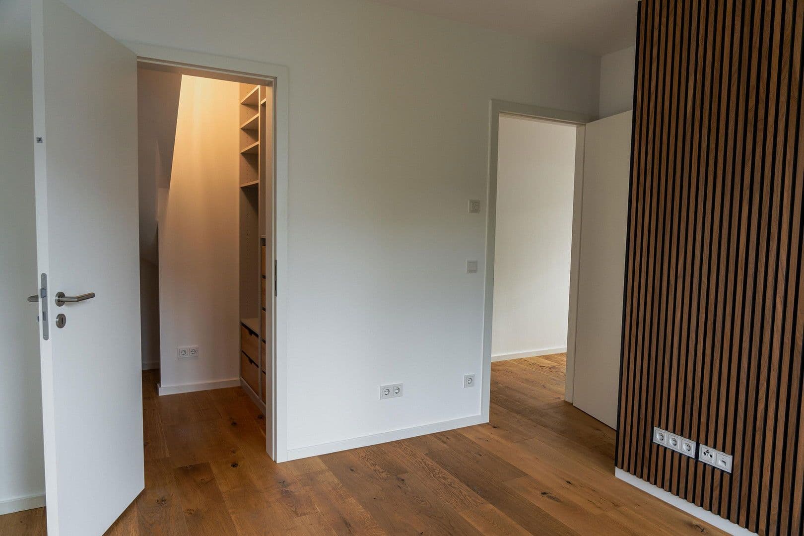 Predaj bytu 2-izbový 81 m², Einbecker Str. 45, Berlin, Berlín Predaj bytu 2-izbový 81 m², Einbecker Str. 45, Berlin, Berlín