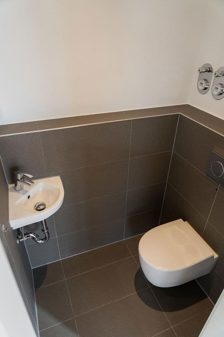 Predaj bytu 2-izbový 81 m², Einbecker Str. 45, Berlin, Berlín Predaj bytu 2-izbový 81 m², Einbecker Str. 45, Berlin, Berlín