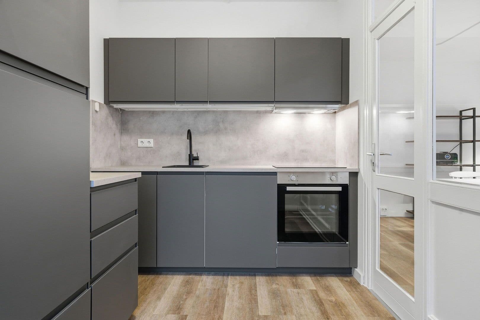 Prenájom bytu 3-izbový 76 m², Voßstraße 11, Berlin, Berlín Prenájom bytu 3-izbový 76 m², Voßstraße 11, Berlin, Berlín