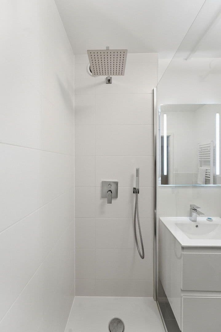 Prenájom bytu 3-izbový 76 m², Voßstraße 11, Berlin, Berlín Prenájom bytu 3-izbový 76 m², Voßstraße 11, Berlin, Berlín