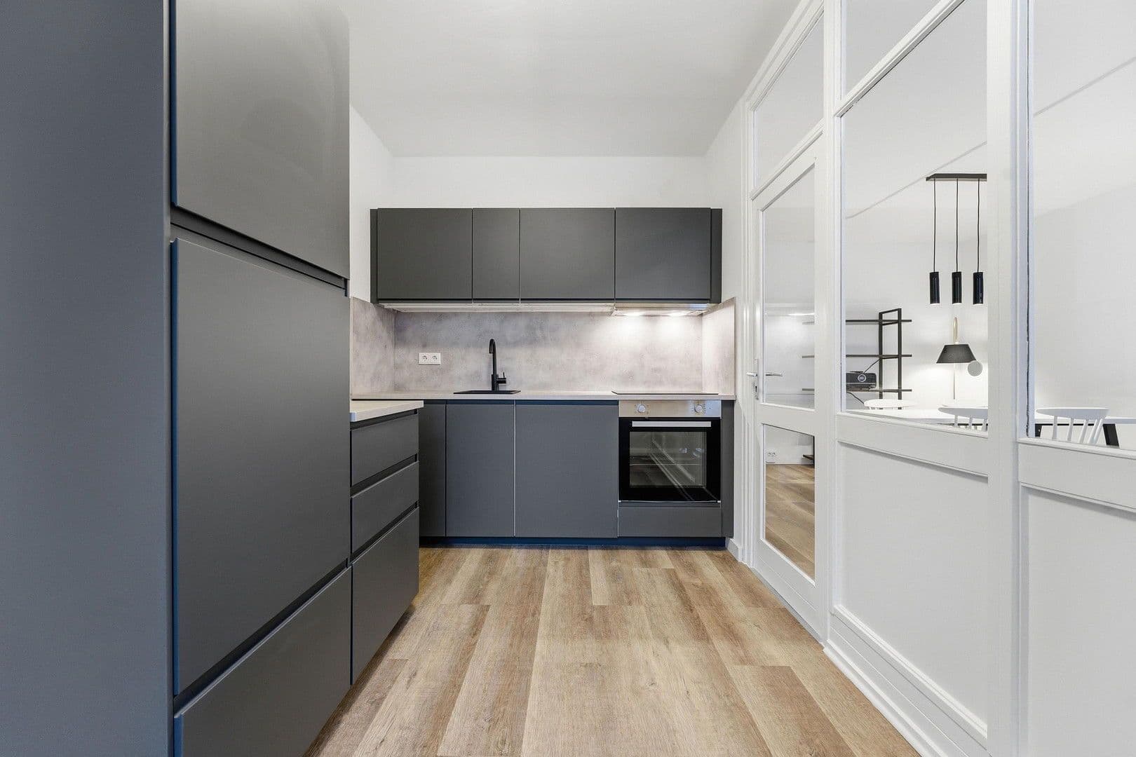 Prenájom bytu 3-izbový 76 m², Voßstraße 11, Berlin, Berlín Prenájom bytu 3-izbový 76 m², Voßstraße 11, Berlin, Berlín