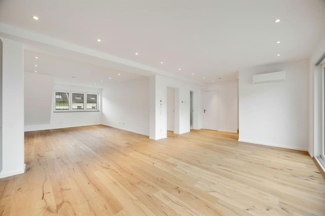 Prenájom bytu 3-izbový 103 m², Köln, Severné Porýnie - Westfálsko Prenájom bytu 3-izbový 103 m², Köln, Severné Porýnie - Westfálsko