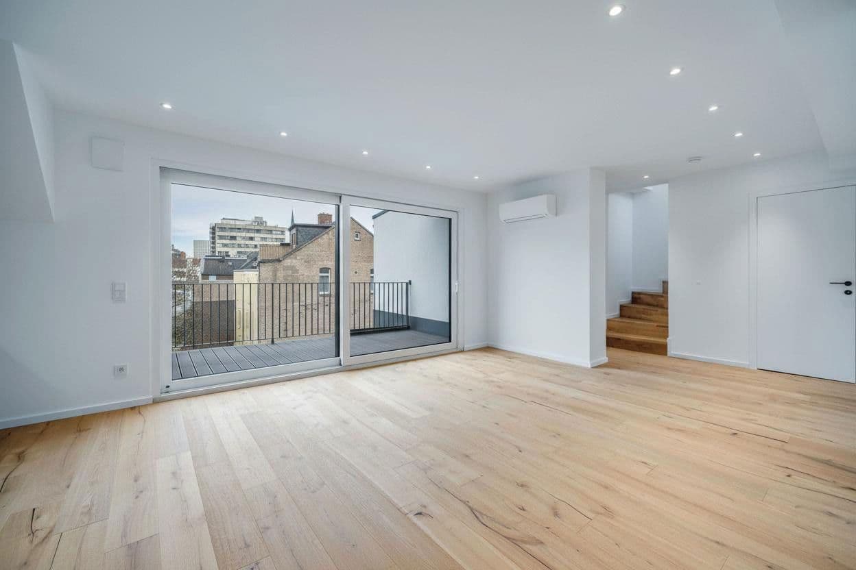 Prenájom bytu 3-izbový 103 m², Köln, Severné Porýnie - Westfálsko Prenájom bytu 3-izbový 103 m², Köln, Severné Porýnie - Westfálsko