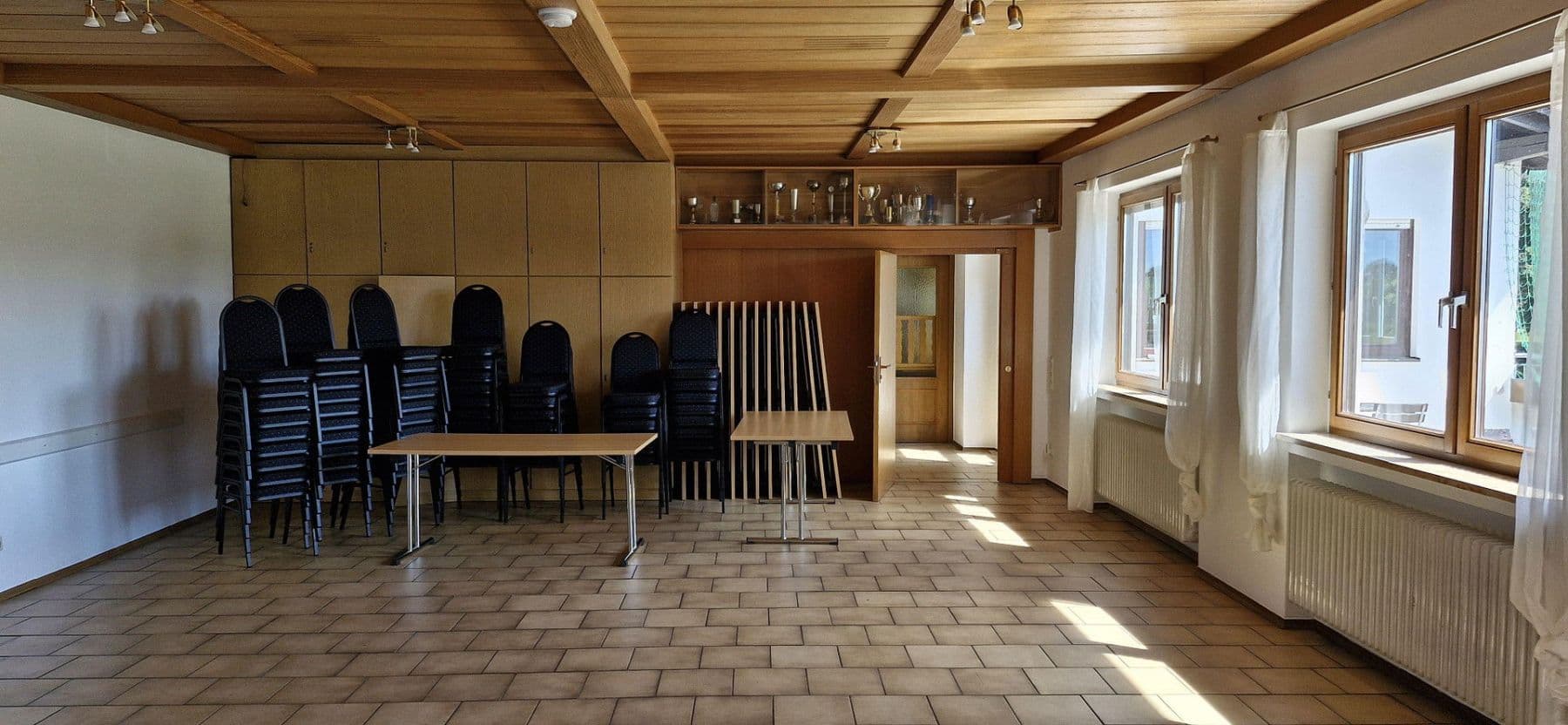 Prenájom nebytového priestoru 380 m², Hirschbergstraße 16, Wielenbach, Bavorsko Prenájom nebytového priestoru 380 m², Hirschbergstraße 16, Wielenbach, Bavorsko