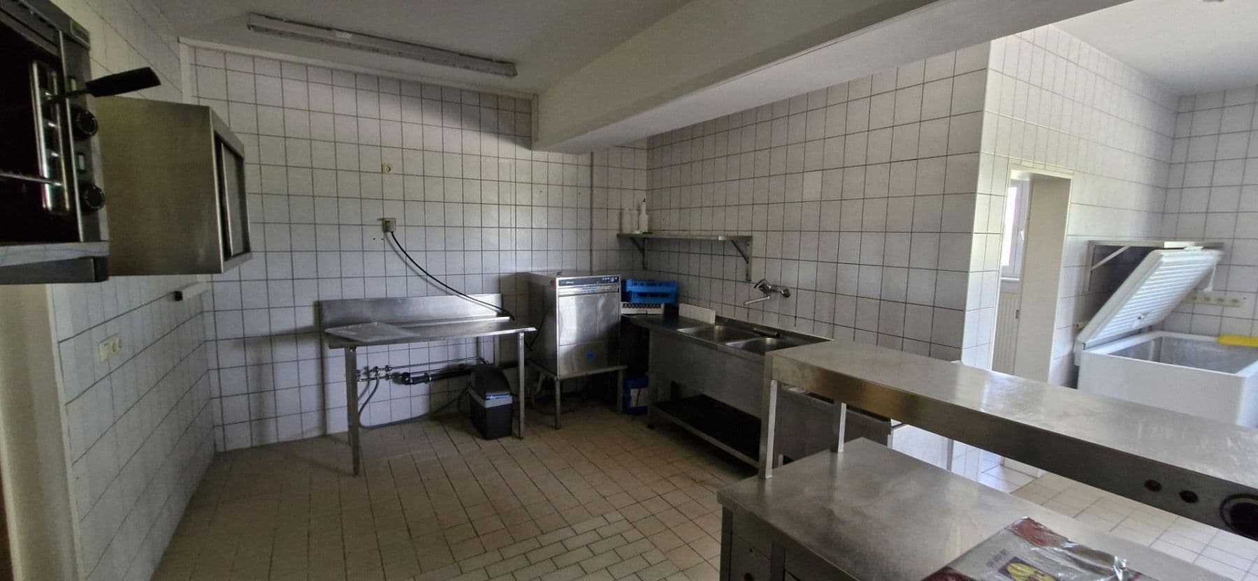 Prenájom nebytového priestoru 380 m², Hirschbergstraße 16, Wielenbach, Bavorsko Prenájom nebytového priestoru 380 m², Hirschbergstraße 16, Wielenbach, Bavorsko