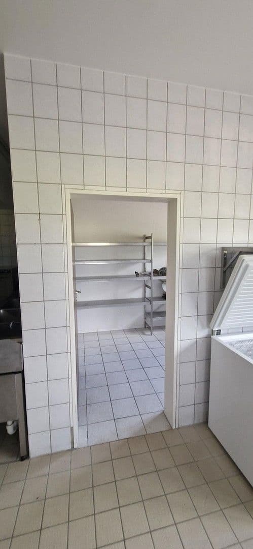 Prenájom nebytového priestoru 380 m², Hirschbergstraße 16, Wielenbach, Bavorsko Prenájom nebytového priestoru 380 m², Hirschbergstraße 16, Wielenbach, Bavorsko