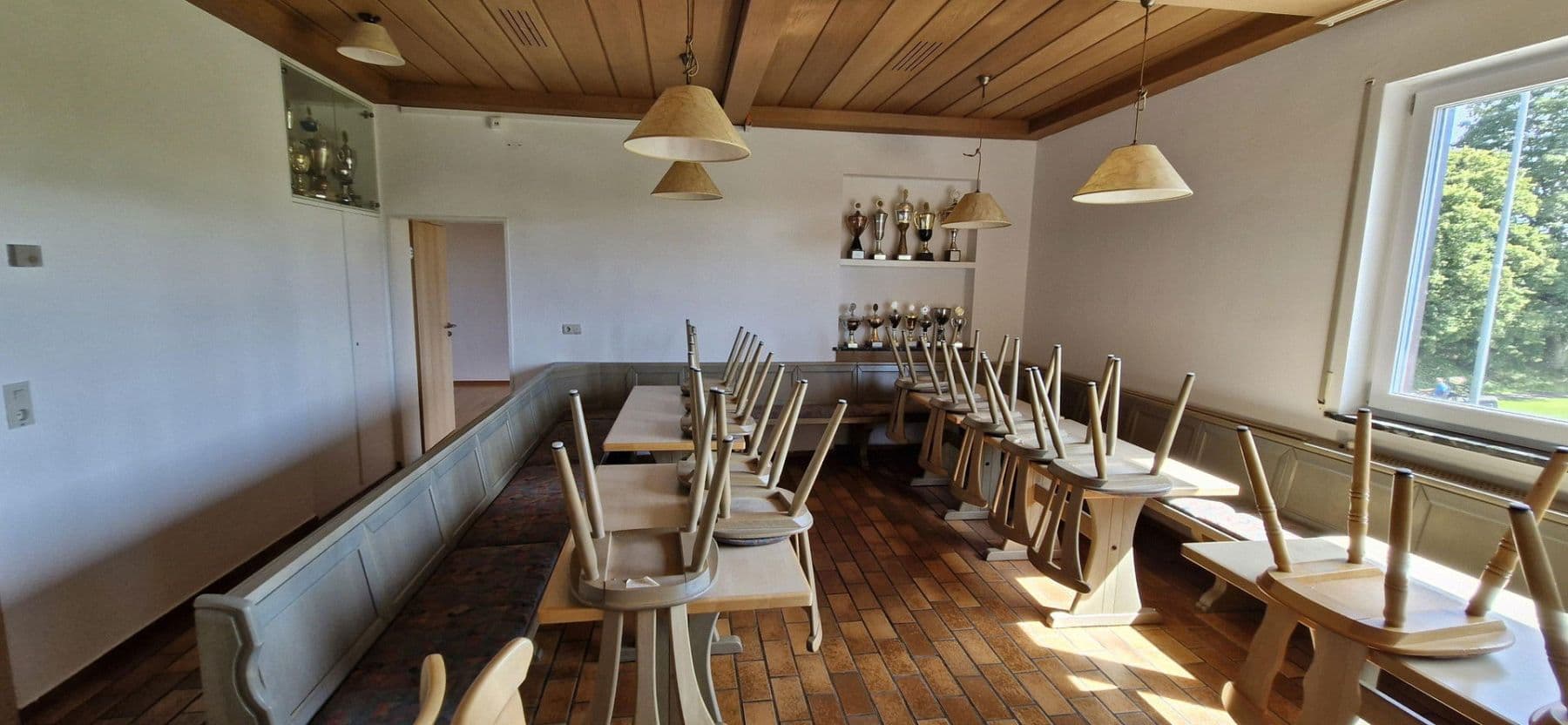 Prenájom nebytového priestoru 380 m², Hirschbergstraße 16, Wielenbach, Bavorsko Prenájom nebytového priestoru 380 m², Hirschbergstraße 16, Wielenbach, Bavorsko