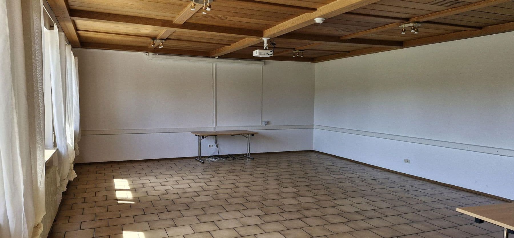 Prenájom nebytového priestoru 380 m², Hirschbergstraße 16, Wielenbach, Bavorsko Prenájom nebytového priestoru 380 m², Hirschbergstraße 16, Wielenbach, Bavorsko