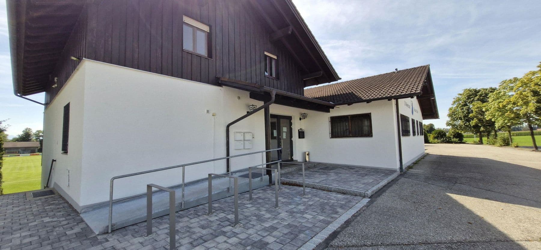 Prenájom nebytového priestoru 380 m², Hirschbergstraße 16, Wielenbach, Bavorsko Prenájom nebytového priestoru 380 m², Hirschbergstraße 16, Wielenbach, Bavorsko