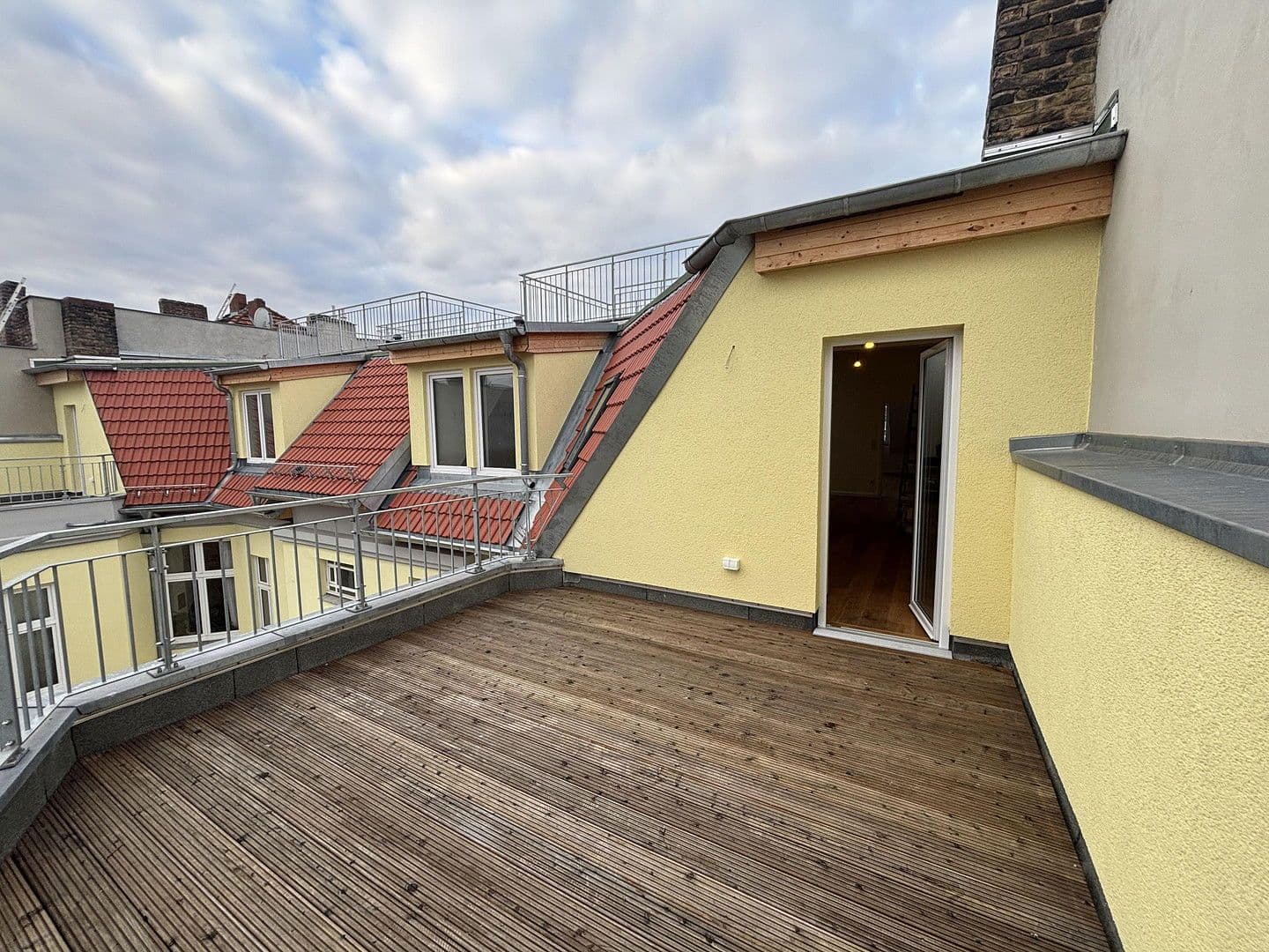 Prenájom bytu 2-izbový 87 m², Berlin, Berlín Prenájom bytu 2-izbový 87 m², Berlin, Berlín