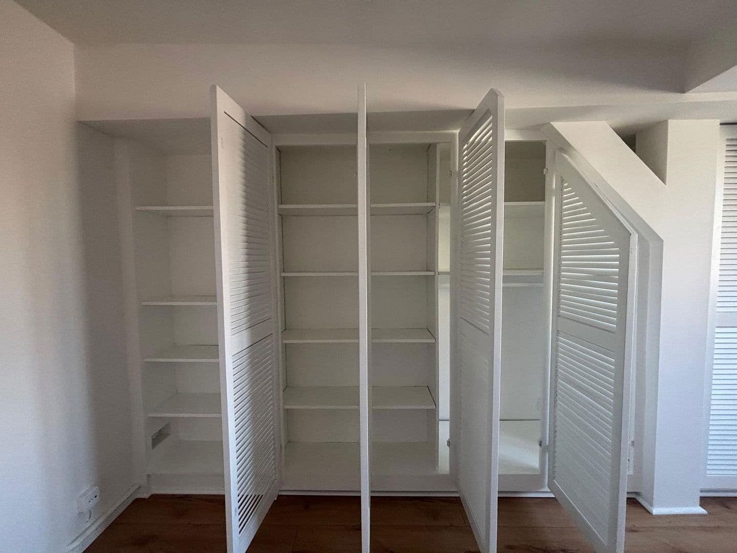 Prenájom bytu 3-izbový 152 m², Berlin, Berlín Prenájom bytu 3-izbový 152 m², Berlin, Berlín