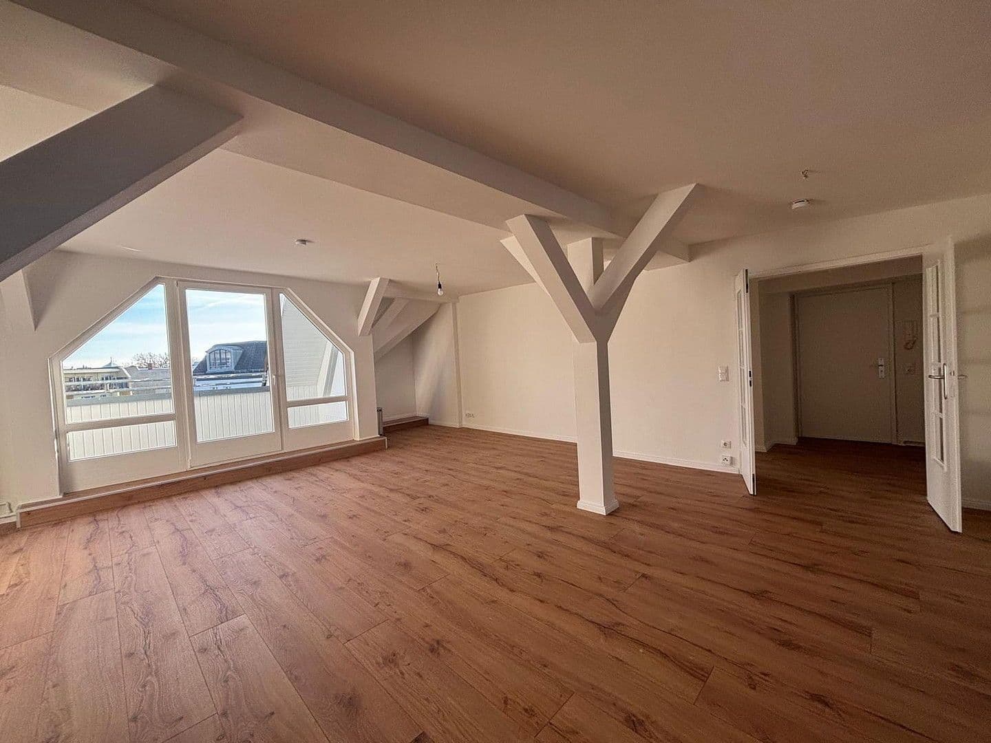 Prenájom bytu 3-izbový 152 m², Berlin, Berlín Prenájom bytu 3-izbový 152 m², Berlin, Berlín