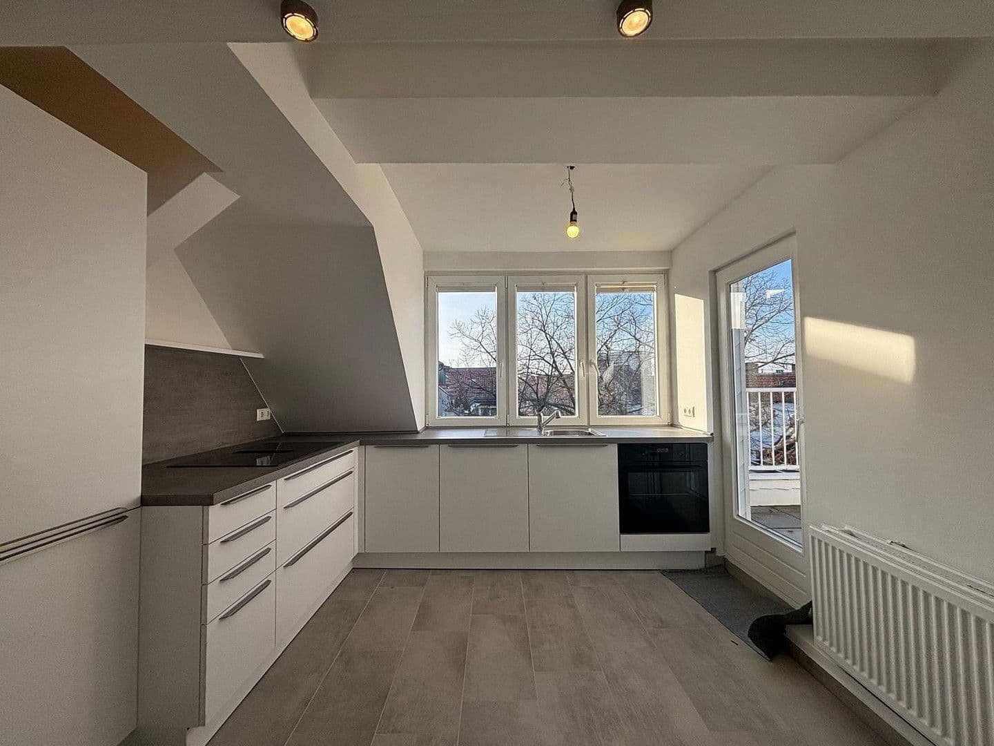 Prenájom bytu 3-izbový 152 m², Berlin, Berlín Prenájom bytu 3-izbový 152 m², Berlin, Berlín