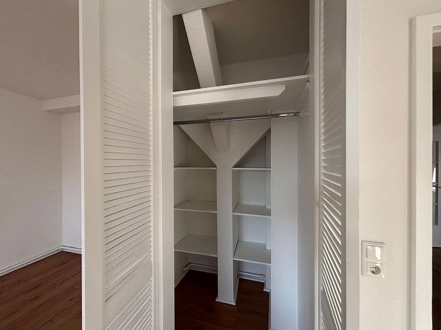 Prenájom bytu 3-izbový 152 m², Berlin, Berlín Prenájom bytu 3-izbový 152 m², Berlin, Berlín