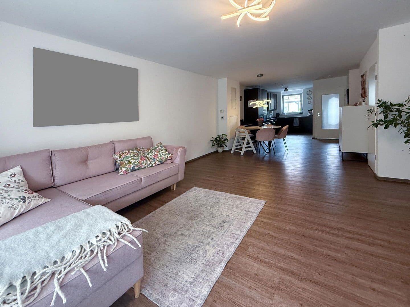 Predaj domu 141 m², pozemek 196 m², Bad Kreuznach, Porýnie-Falcko Predaj domu 141 m², pozemek 196 m², Bad Kreuznach, Porýnie-Falcko