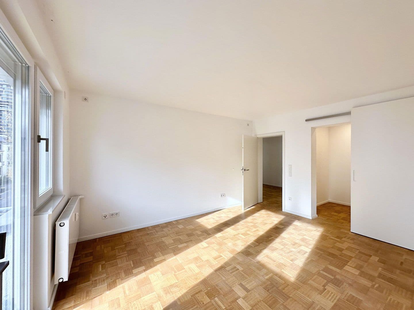 Prenájom bytu 3-izbový 78 m², Frankfurt am Main, Hesensko Prenájom bytu 3-izbový 78 m², Frankfurt am Main, Hesensko