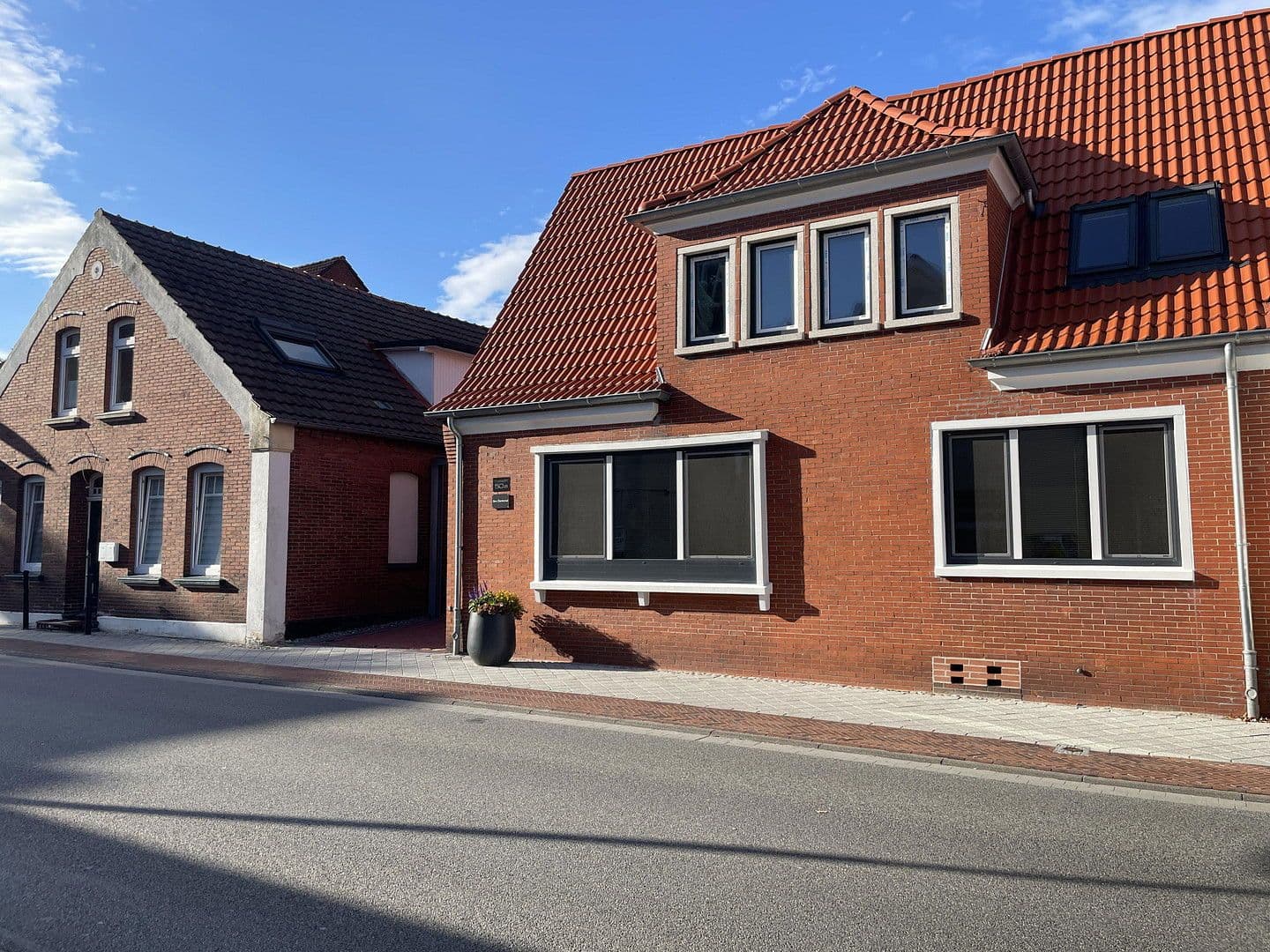 Predaj domu 200 m², pozemek 278 m², Brauereistraße 2, Krummhörn, Dolné Sasko Predaj domu 200 m², pozemek 278 m², Brauereistraße 2, Krummhörn, Dolné Sasko