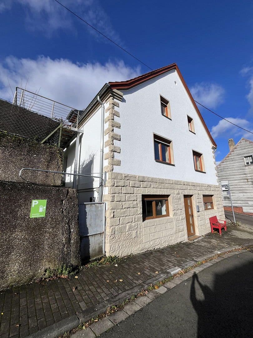 Predaj domu 307 m², pozemek 500 m², Auf der Adt 10, Saarbrücken, Sársko Predaj domu 307 m², pozemek 500 m², Auf der Adt 10, Saarbrücken, Sársko