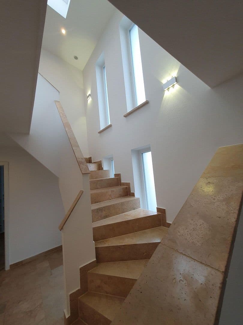 Prenájom domu 155 m², pozemek 300 m², Am Kollergang 4, Nittendorf, Bavorsko Prenájom domu 155 m², pozemek 300 m², Am Kollergang 4, Nittendorf, Bavorsko