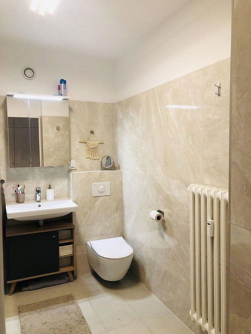 Prenájom bytu 3-izbový 90 m², Berlin, Berlín Prenájom bytu 3-izbový 90 m², Berlin, Berlín