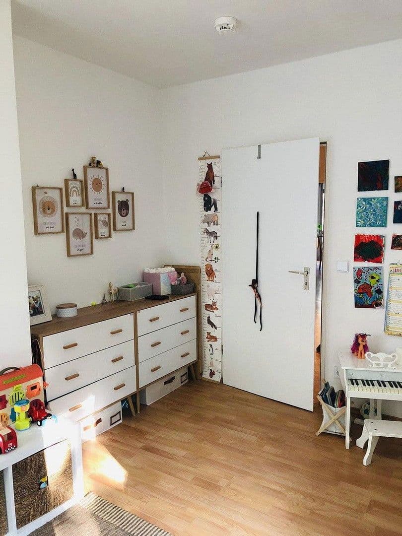 Prenájom bytu 3-izbový 90 m², Berlin, Berlín Prenájom bytu 3-izbový 90 m², Berlin, Berlín