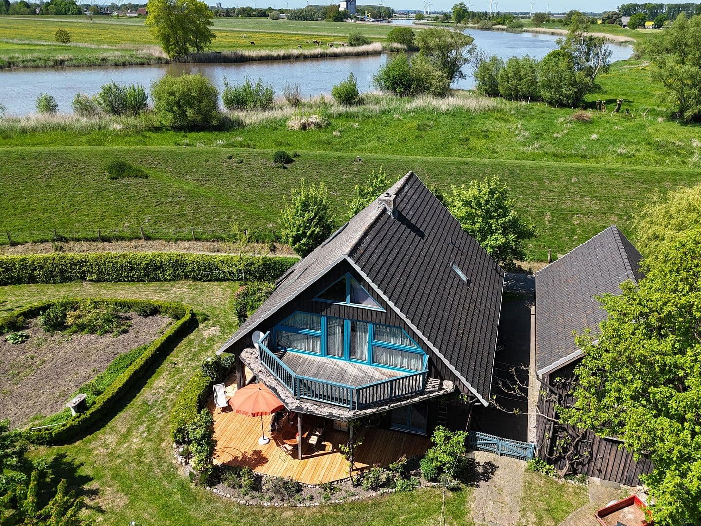 Predaj domu 188 m², pozemek 6.000 m², Bahrenfleth, Šlezvicko-Holštajnsko Predaj domu 188 m², pozemek 6.000 m², Bahrenfleth, Šlezvicko-Holštajnsko