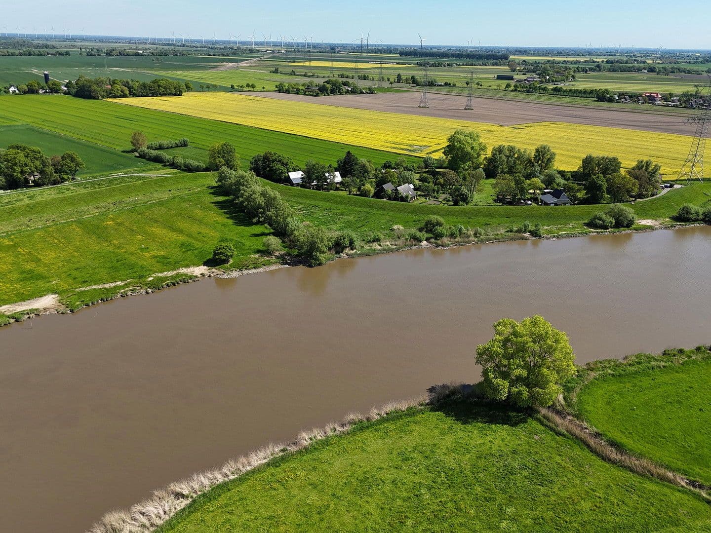 Predaj domu 188 m², pozemek 6.000 m², Bahrenfleth, Šlezvicko-Holštajnsko Predaj domu 188 m², pozemek 6.000 m², Bahrenfleth, Šlezvicko-Holštajnsko