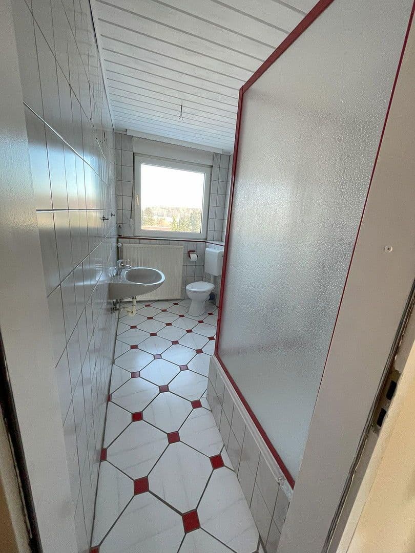 Prenájom bytu 5-izbový 136 m², Bahnhofstr. 34, Helmstedt, Dolné Sasko Prenájom bytu 5-izbový 136 m², Bahnhofstr. 34, Helmstedt, Dolné Sasko