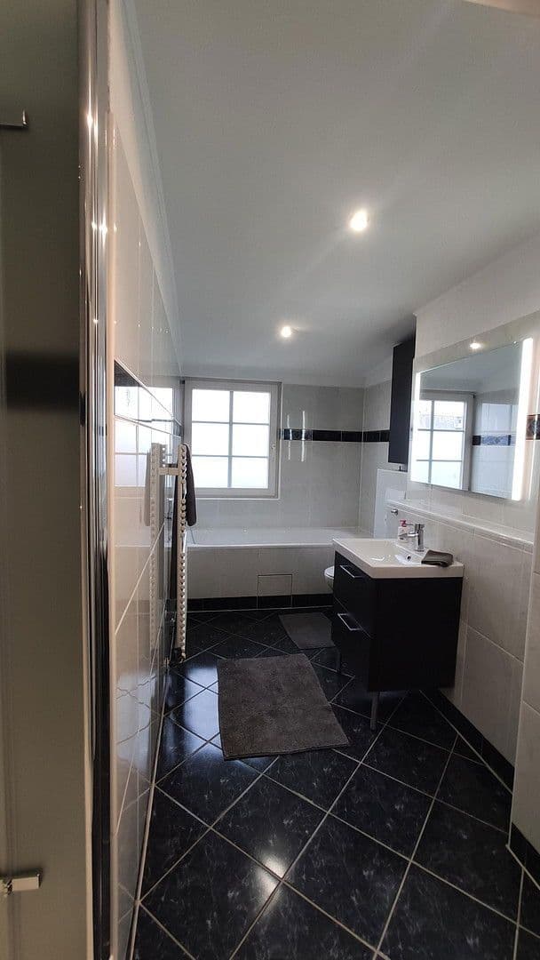 Predaj bytu 3-izbový 106 m², Berlin, Berlín Predaj bytu 3-izbový 106 m², Berlin, Berlín