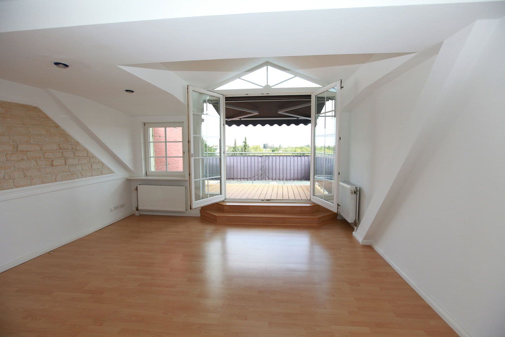 Predaj bytu 3-izbový 106 m², Berlin, Berlín Predaj bytu 3-izbový 106 m², Berlin, Berlín