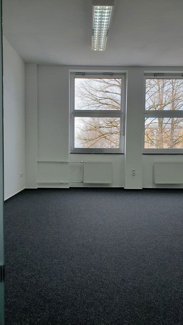 Prenájom kancelárie 2.000 m², Nagold, Bádensko-Wurttembersko Prenájom kancelárie 2.000 m², Nagold, Bádensko-Wurttembersko