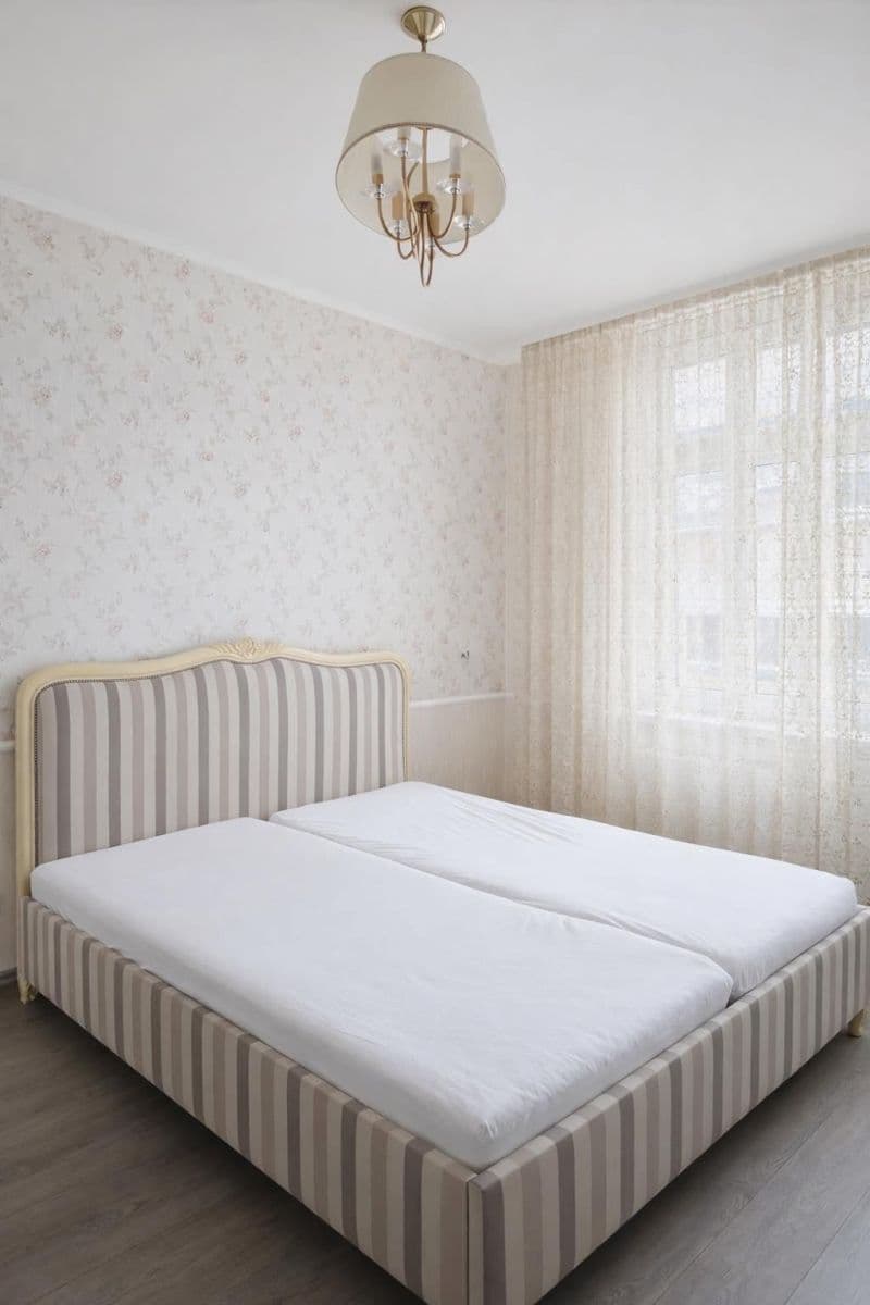 Prenájom bytu 2-izbový 52 m², náměstí Dr. M. Horákové, Karlovy Vary, Karlovarský kraj Prenájom bytu 2-izbový 52 m², náměstí Dr. M. Horákové, Karlovy Vary, Karlovarský kraj