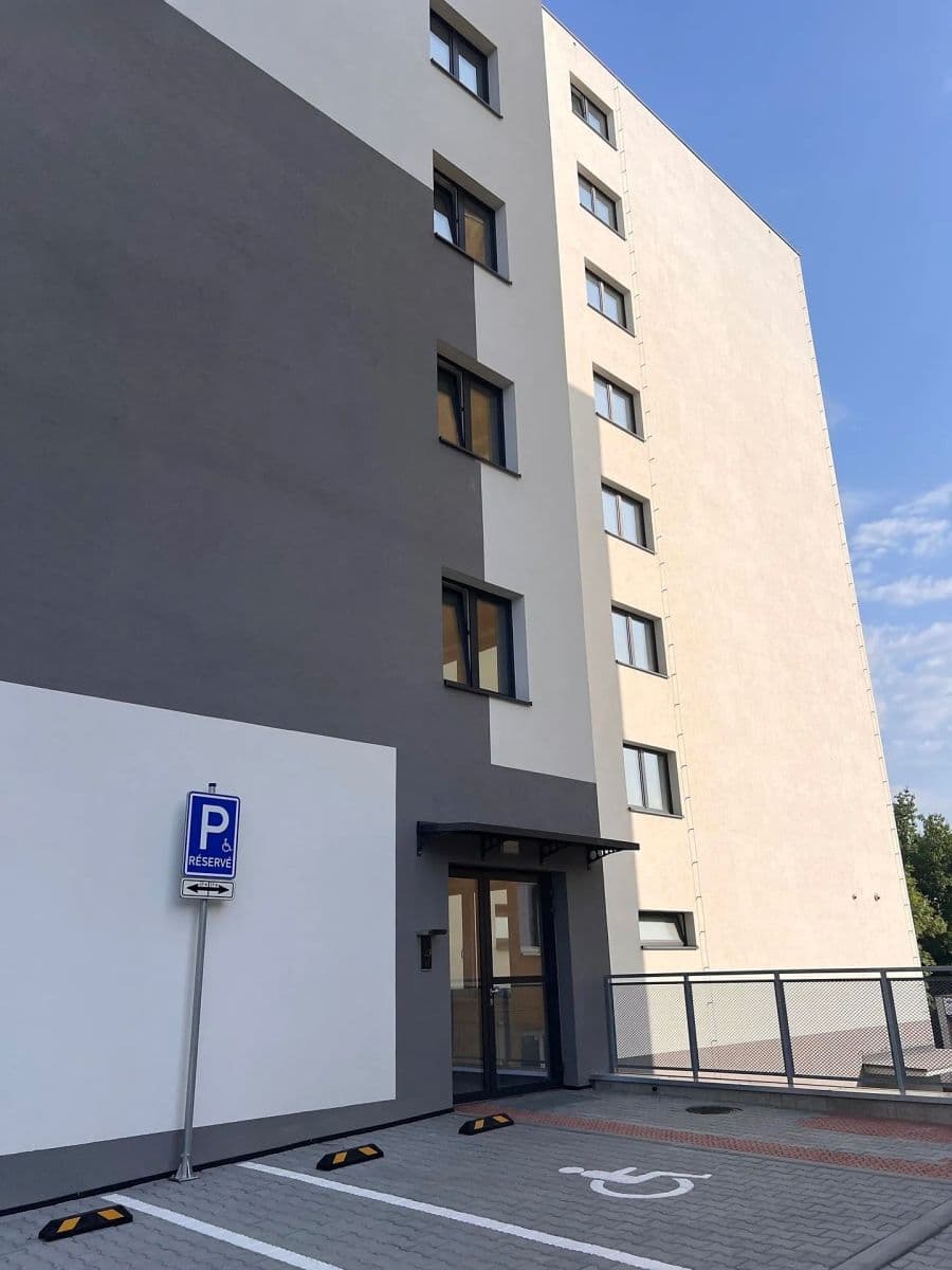 Prenájom bytu 2-izbový 70 m², Okružní, Jihlava, Kraj Vysočina Prenájom bytu 2-izbový 70 m², Okružní, Jihlava, Kraj Vysočina