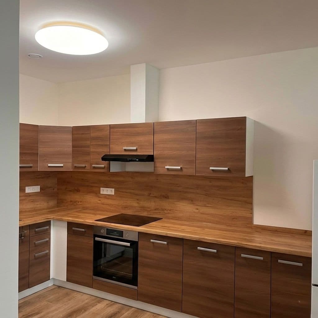 Prenájom bytu 2-izbový 70 m², Okružní, Jihlava, Kraj Vysočina Prenájom bytu 2-izbový 70 m², Okružní, Jihlava, Kraj Vysočina