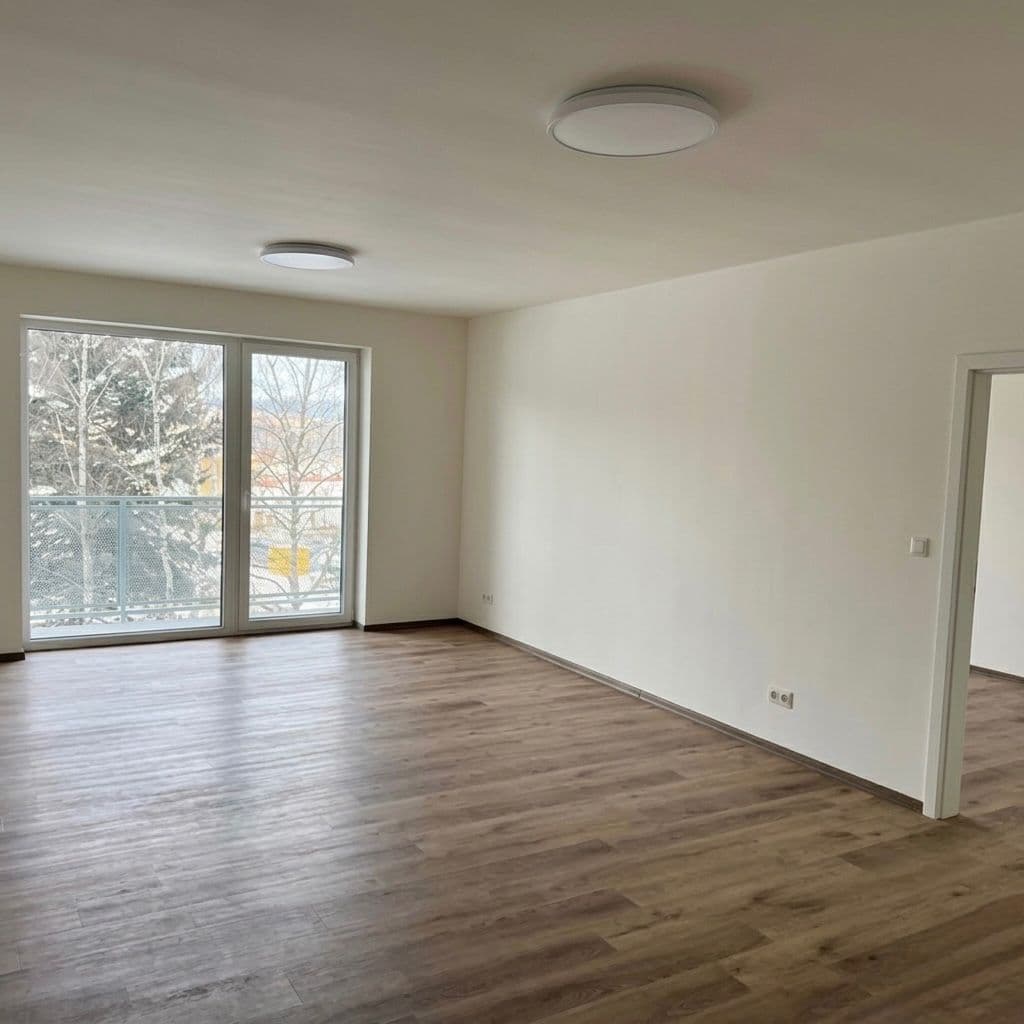 Prenájom bytu 2-izbový 70 m², Okružní, Jihlava, Kraj Vysočina Prenájom bytu 2-izbový 70 m², Okružní, Jihlava, Kraj Vysočina