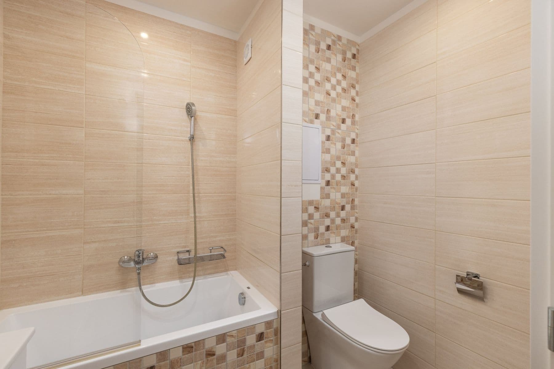 Prenájom bytu 2-izbový 40 m², Golfová, Praha, Praha Prenájom bytu 2-izbový 40 m², Golfová, Praha, Praha