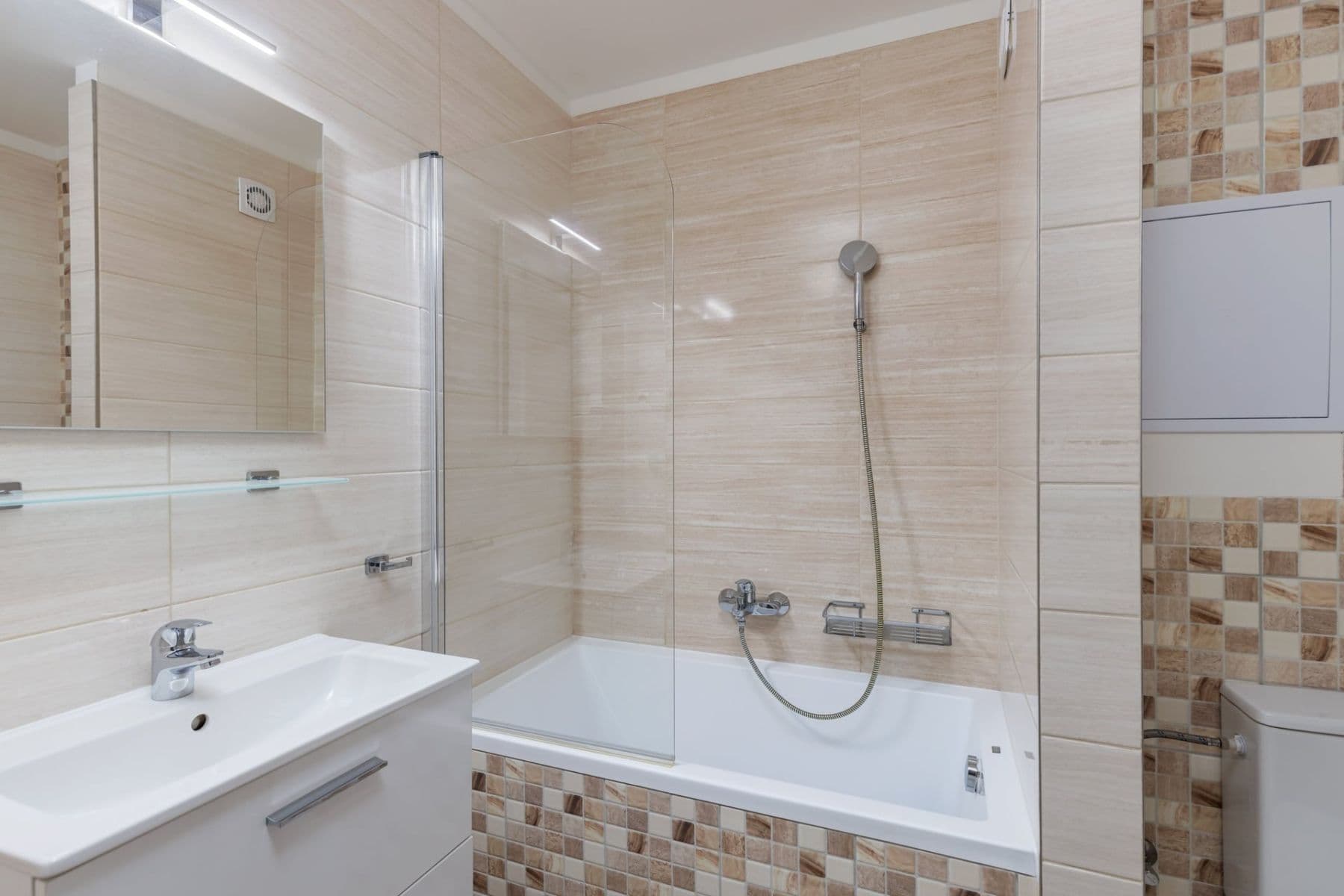 Prenájom bytu 2-izbový 40 m², Golfová, Praha, Praha Prenájom bytu 2-izbový 40 m², Golfová, Praha, Praha