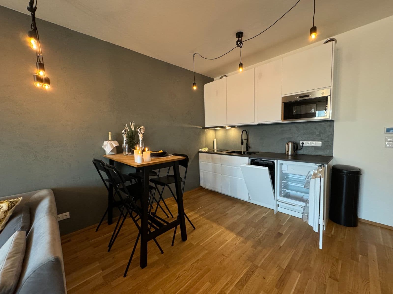 Prenájom bytu 1-izbový 56 m², Argentinská, Praha, Praha Prenájom bytu 1-izbový 56 m², Argentinská, Praha, Praha