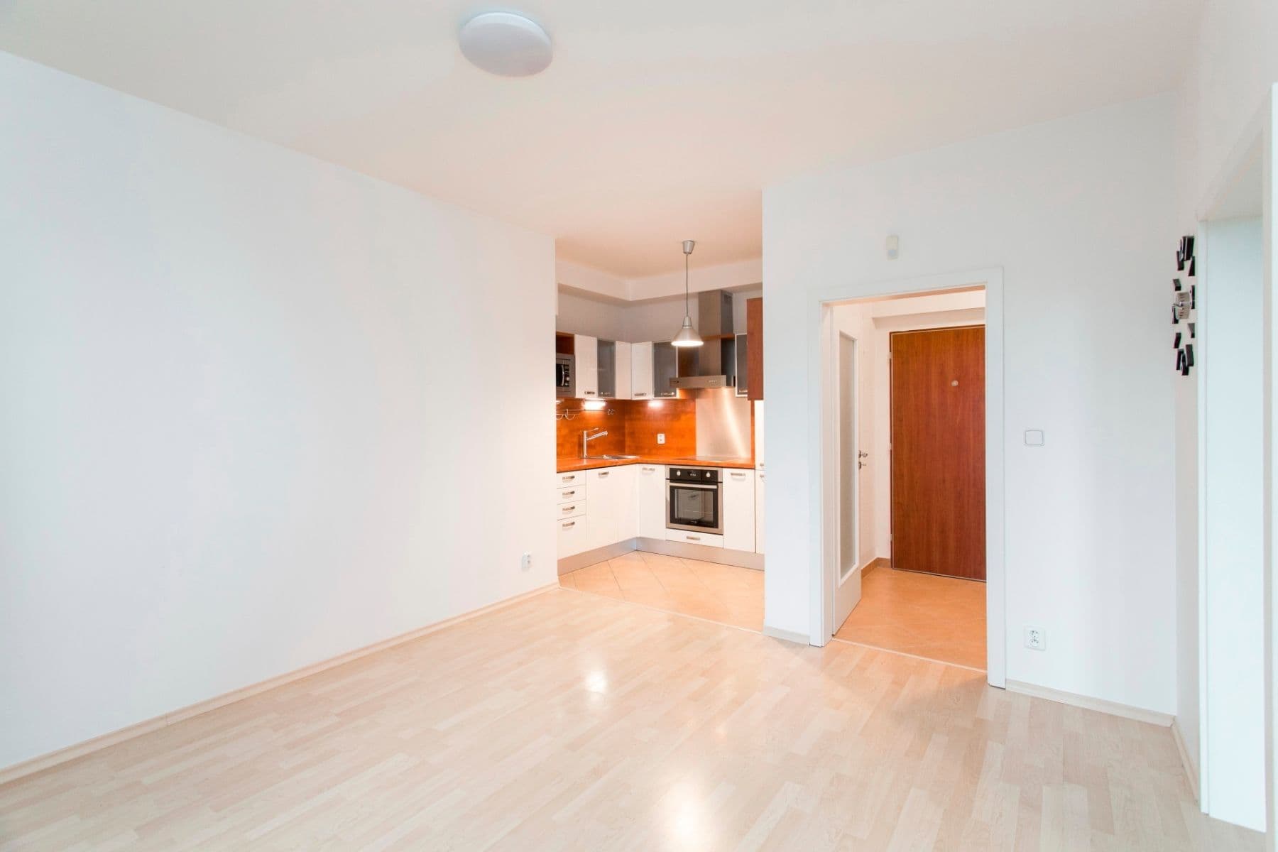 Prenájom bytu 2-izbový 39 m², Raichlova, Praha, Praha Prenájom bytu 2-izbový 39 m², Raichlova, Praha, Praha