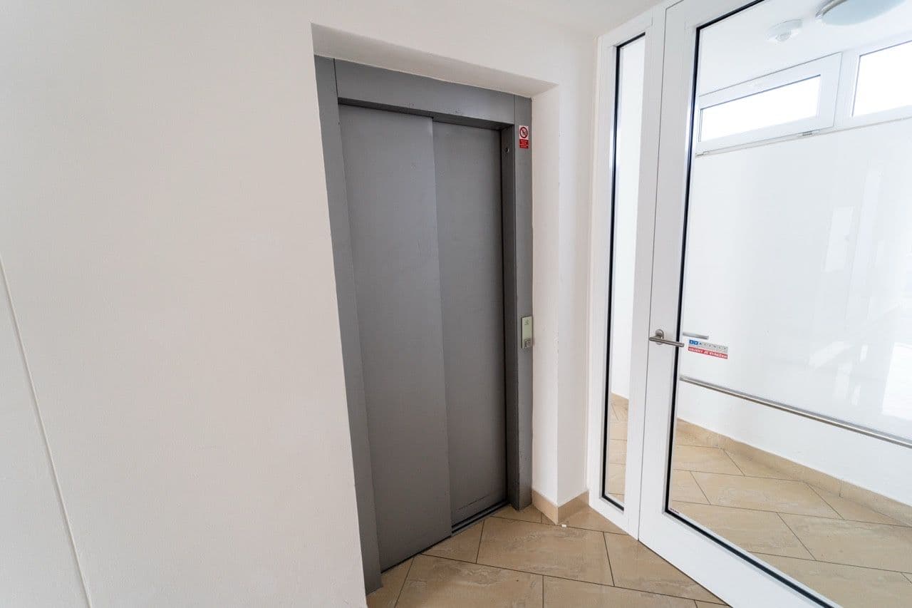 Prenájom bytu 2-izbový 53 m², Zubrnická, Praha, Praha Prenájom bytu 2-izbový 53 m², Zubrnická, Praha, Praha