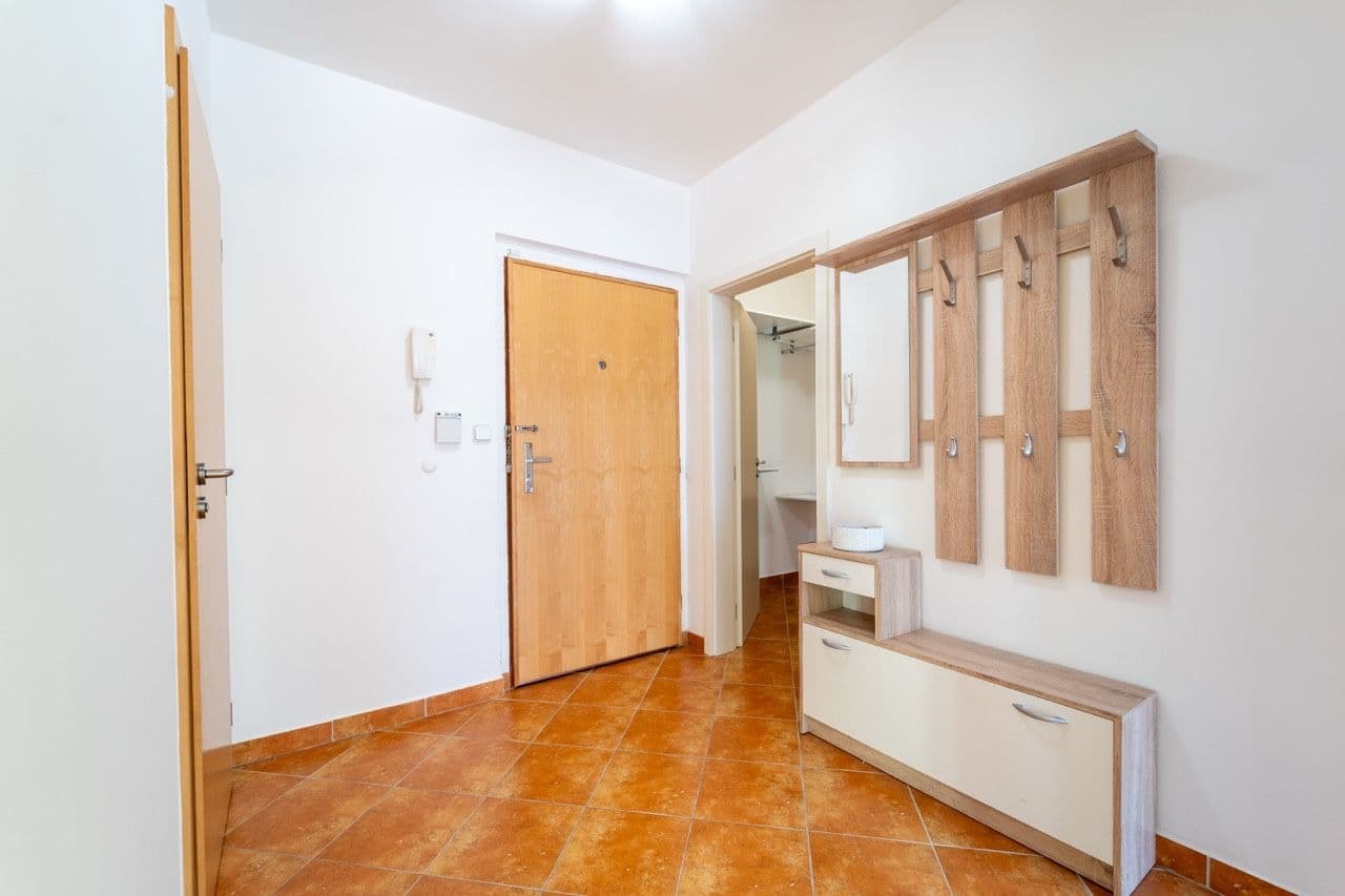 Prenájom bytu 2-izbový 53 m², Zubrnická, Praha, Praha Prenájom bytu 2-izbový 53 m², Zubrnická, Praha, Praha